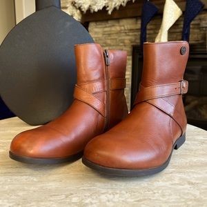 Gently used Tan Brown Birkenstock ankle boots…